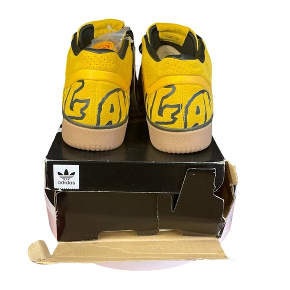 Athletic_Shoes